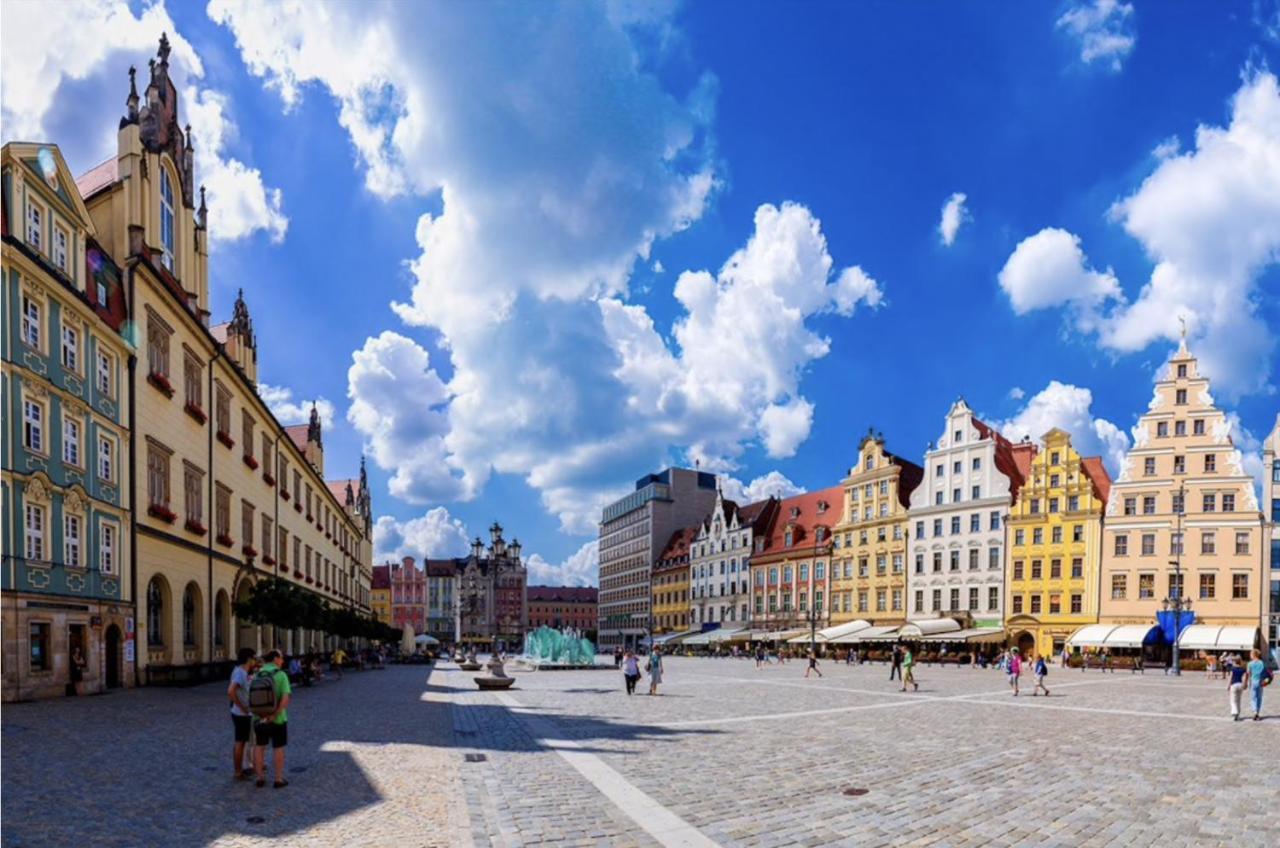 Klimatyczny Apartament Przy Rynku Wroclaw Luaran gambar