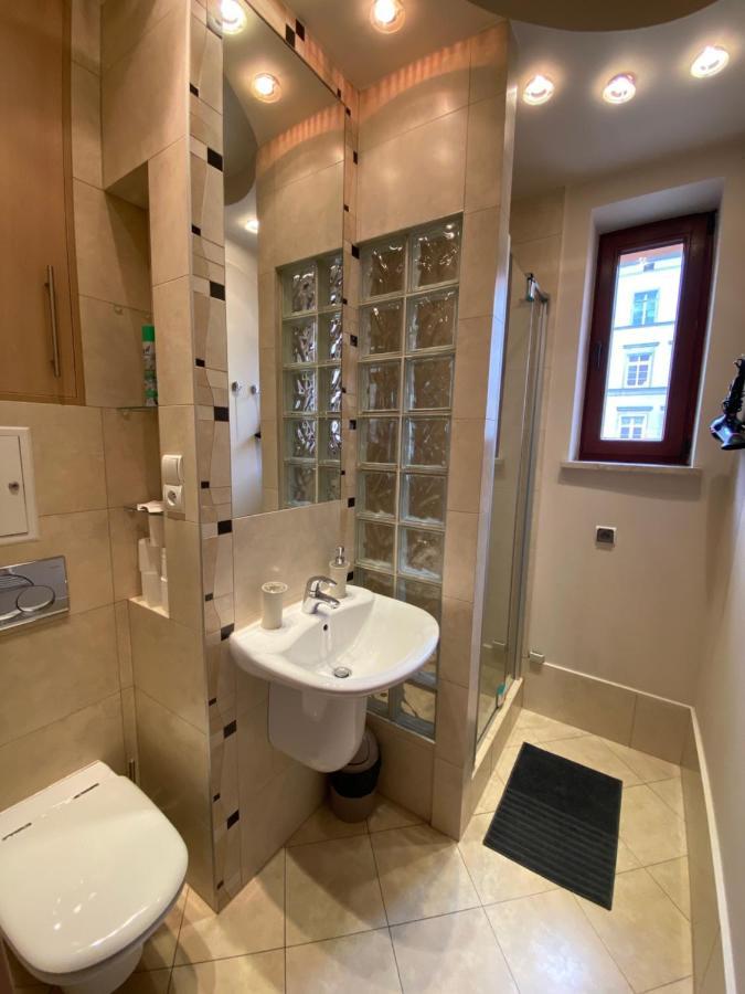Klimatyczny Apartament Przy Rynku Wroclaw Luaran gambar
